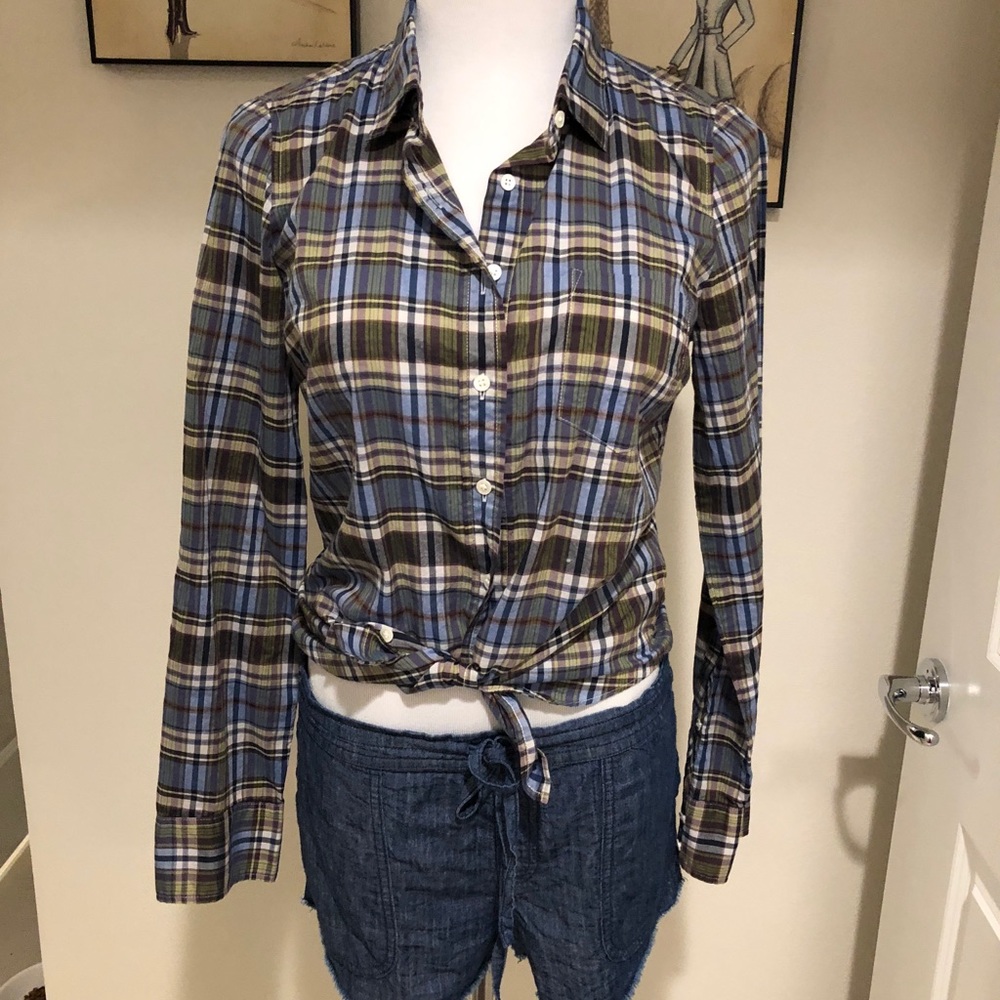J Crew “ The Perfect Shirt” long sleeved plaid. 6